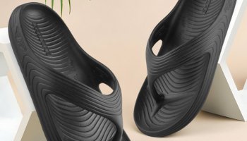 Red Tape Women Flip Flops(Black , 6)