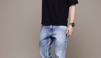 Roadster Solid Men Round Neck Black T-Shirt