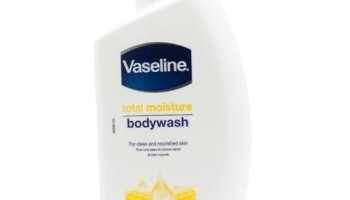 Vaseline Total Moisture Body Wash Pump Bottle For Healthy, Fresh Skin, Washes Away Dirt & Impurities, Fights Skin Dryness, Easy To Rinse, Gentle Body Cleanser For Nourished & Smooth Skin, 1L